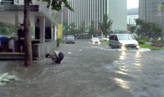 一小时降雨量50毫米相当于多深 降雨100毫米相当于多深